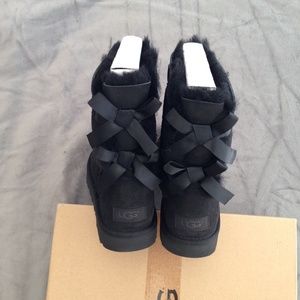 UGG W BAILEY BOW II BLACK Womens NIB Size 7